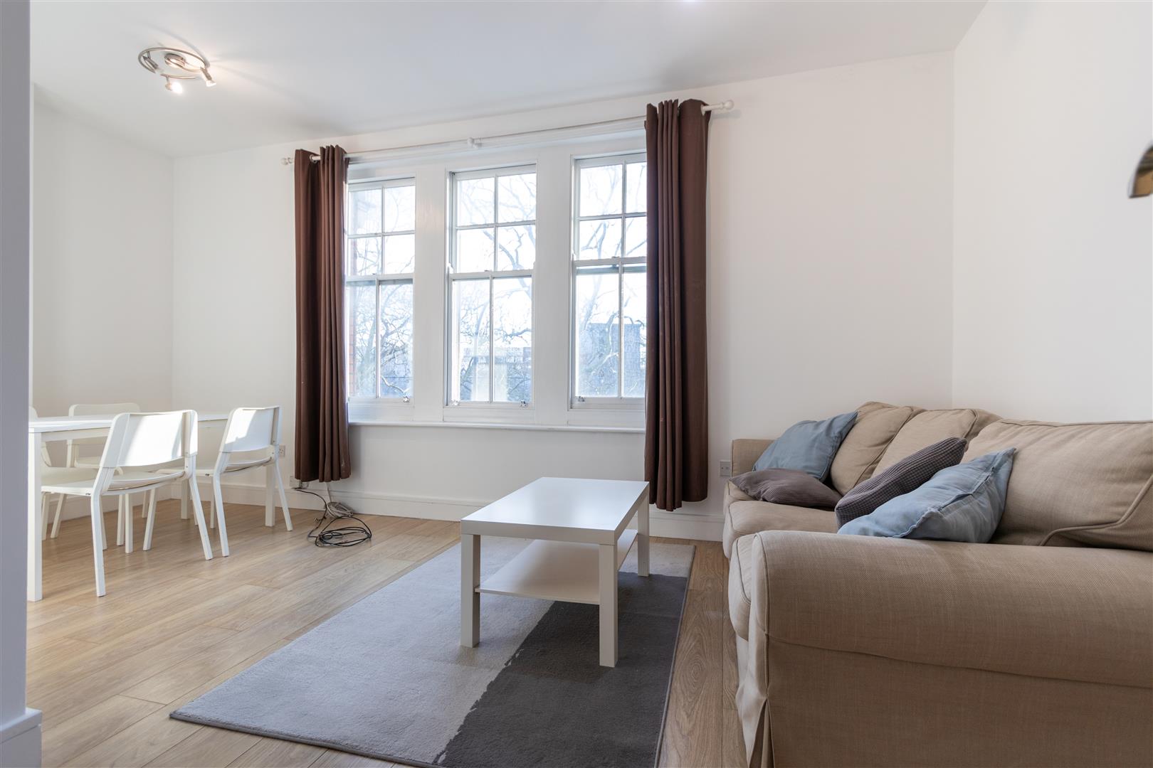 3 bed property in Uxbridge Road, Shepherd's Bush